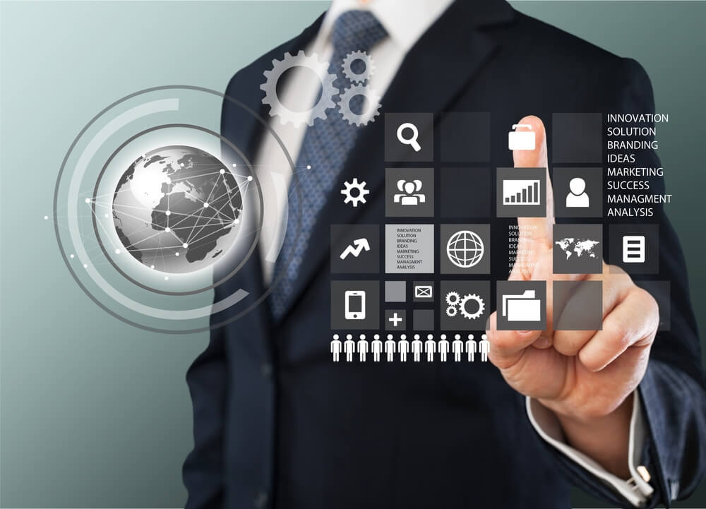 Processos esportivos sendo gerenciados digitalmente por equipe técnica e administrativa integrada